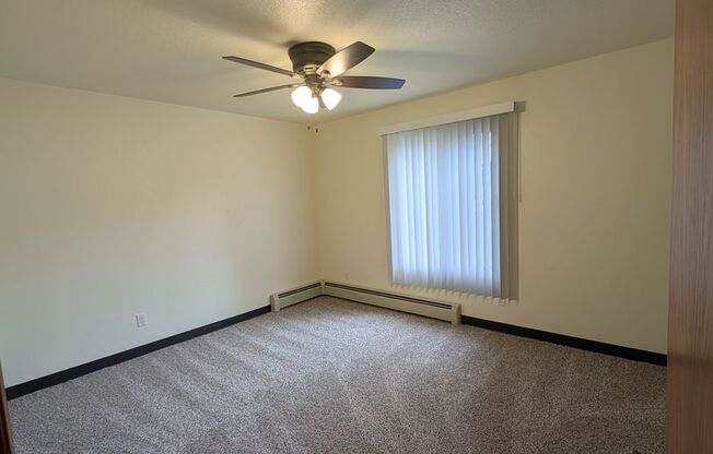 2 beds, 1 bath, 970 sqft, $1,249, Unit FB   2011