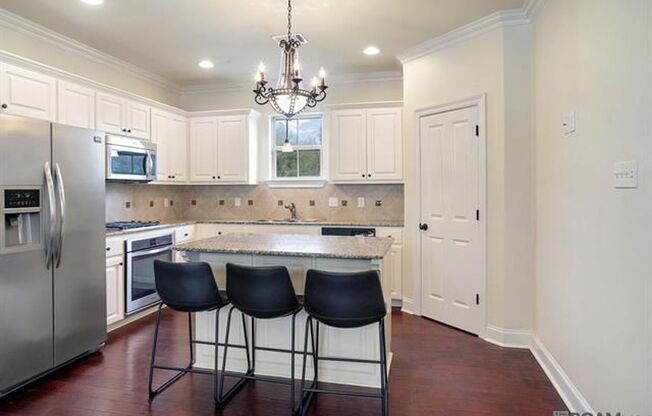 4 Bedroom House House in Gated Community| Community Pool & Gym