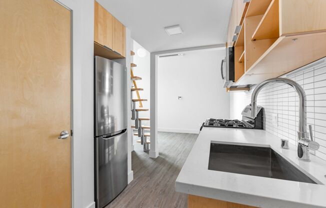 Studio, 1 bath, 303 sqft, $1,461, Unit 408