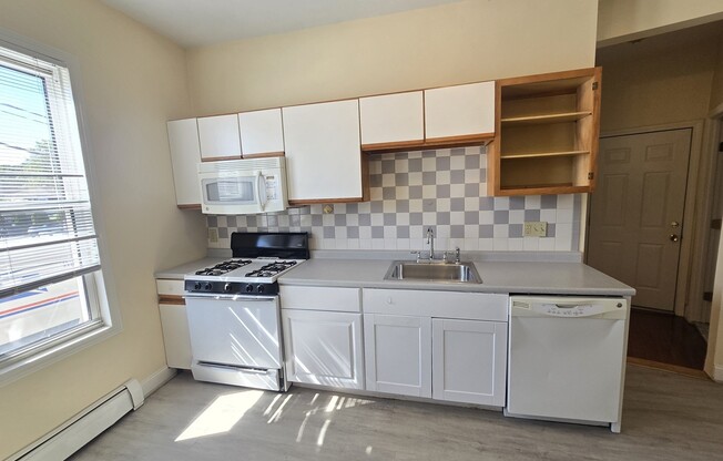 2 beds, 1 bath, 1,300 sqft, $2,700, Unit 1