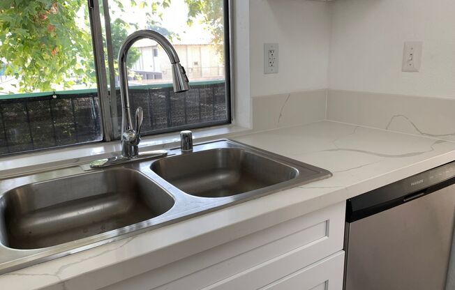 2 beds, 1 bath, 876 sqft, $2,595, Unit C210