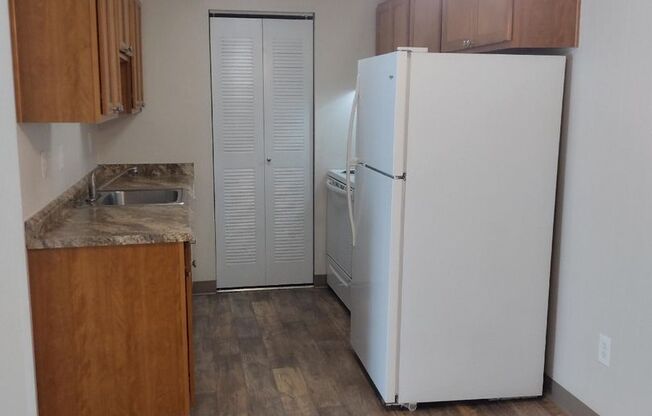 1 bed, 1 bath, 592 sqft, $1,350, Unit 028