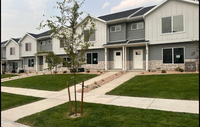 New - Never Lived In End unit Townhouse - Spanish Fork