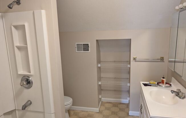 3 beds, 1 bath, $1,395, Unit Apt. #2