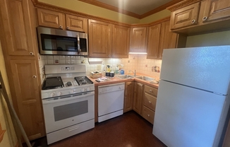 2 beds, 1 bath, 800 sqft, $2,800, Unit 2