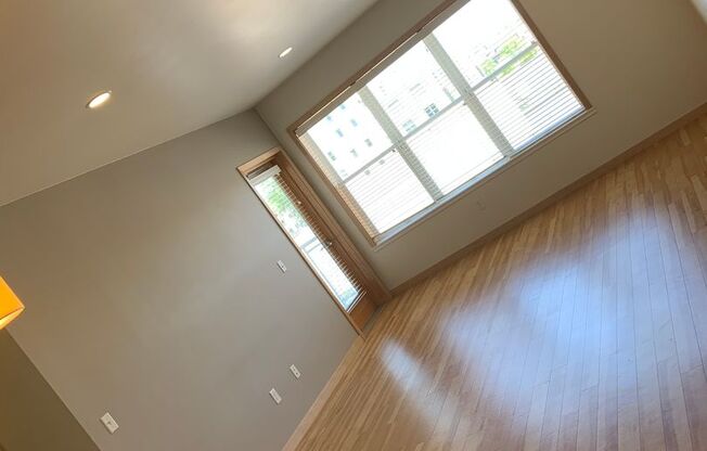 2 beds, 2 baths, 1,000 sqft, $1,395, Unit 301