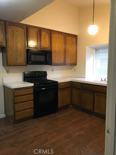 2 beds, 2.5 baths, 1,261 sqft, $3,000