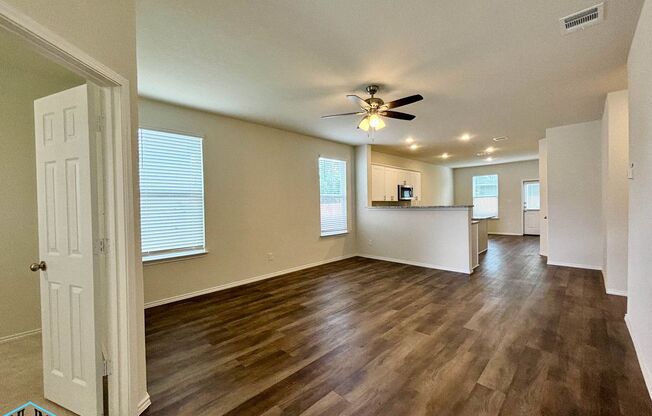 Gorgeous 3 bed/2 bath home, located just minutes from downtown Seguin!