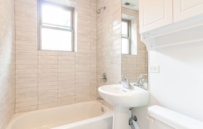 2 beds, 1 bath, $2,325, Unit 411