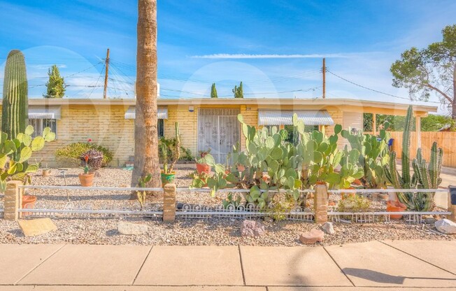 2120 N 3 AVE