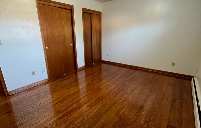 2 beds, 1 bath, 903 sqft, $1,290, Unit E-6