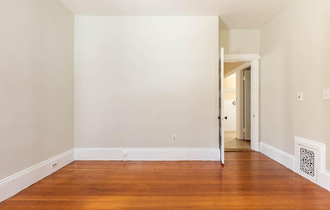 3 beds, 1 bath, $3,100, Unit 1