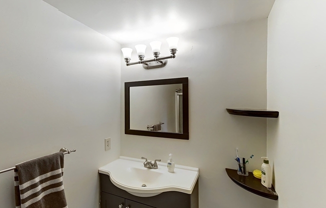 2 beds, 1 bath, 932 sqft, $3,950, Unit 005