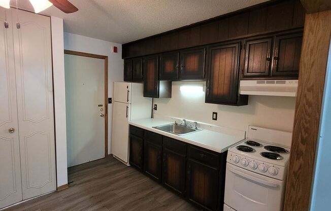 1 bed, 1 bath, 460 sqft, $595, Unit 123