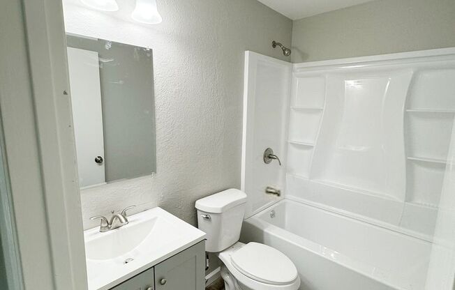 3 beds, 1 bath, $2,295, Unit 02