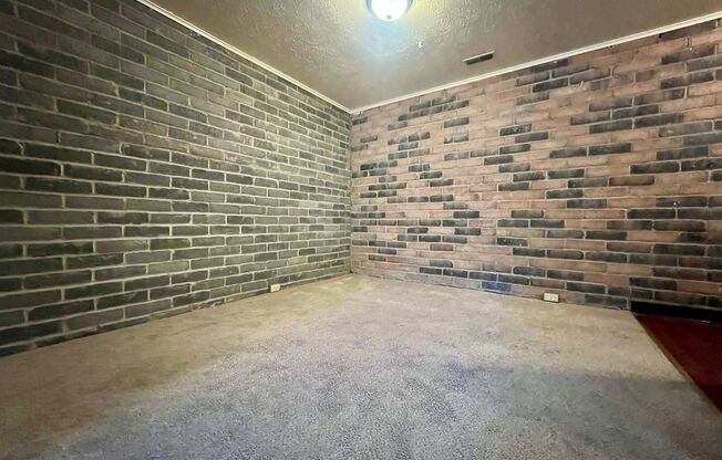 1 bed, 1 bath, $825, Unit 16