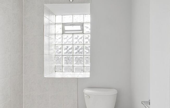 Studio, 1 bath, 305 sqft, $1,425, Unit 212