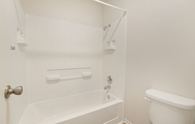 2 beds, 2 baths, 867 sqft, $1,625, Unit 045