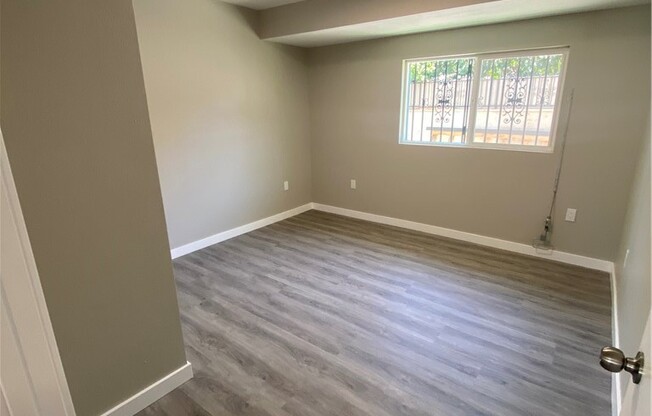 1212 W VERNON AVE