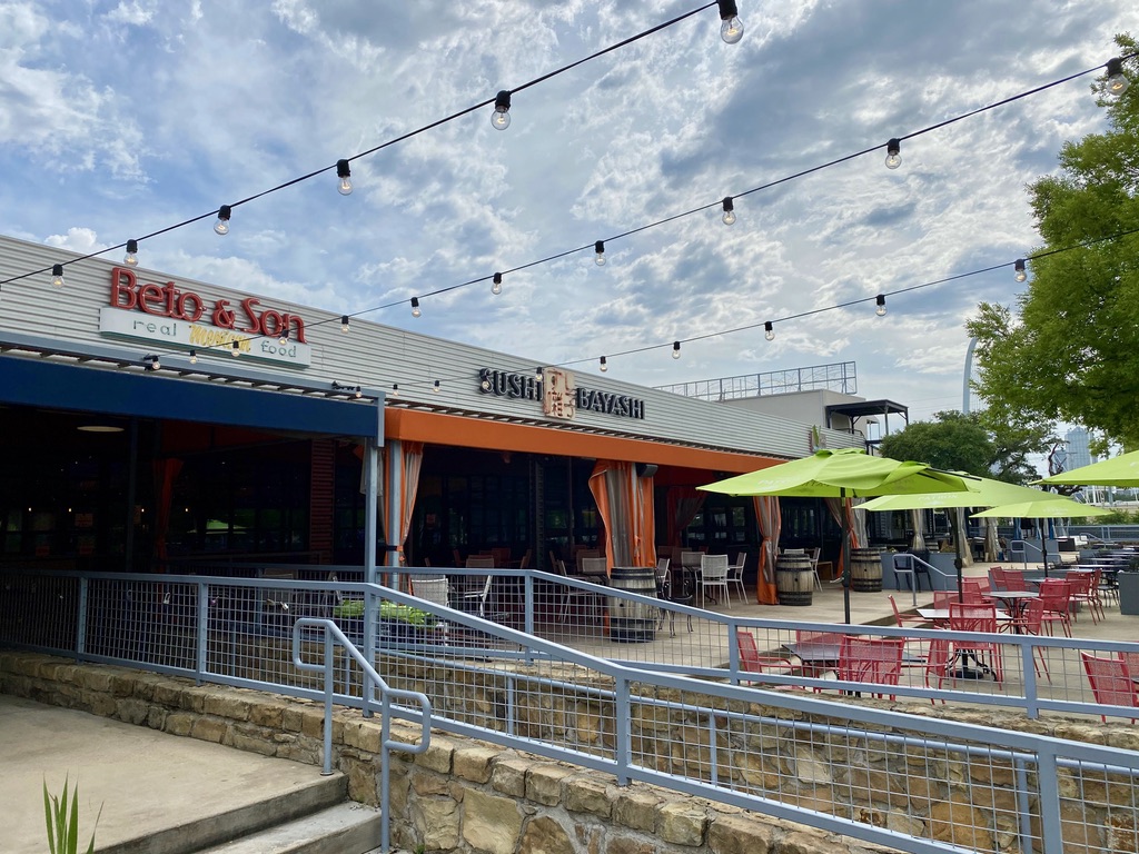 Restaurants and Patio in Trinity Groves, TX