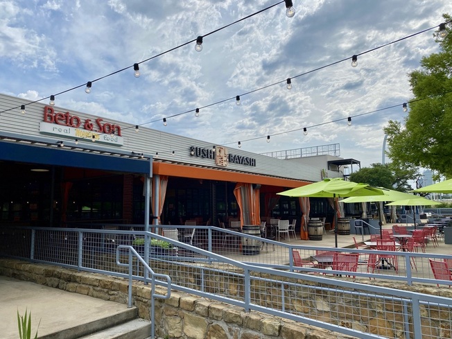 Restaurants and Patio in Trinity Groves, TX