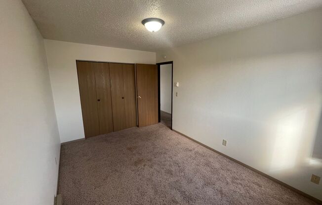 2 beds, 1 bath, $655, Unit 26-A