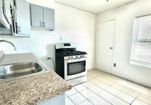 1 bed, 1 bath, $2,000