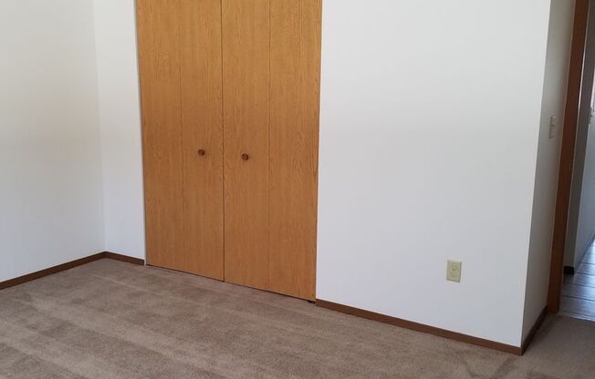 1 bed, 1 bath, $735, Unit 12