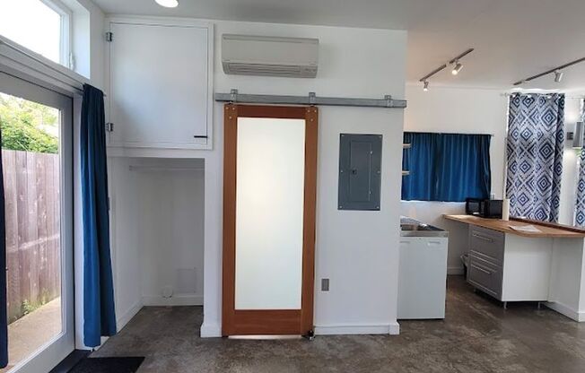 Studio, 1 bath, 375 sqft, $1,175, Unit ADU