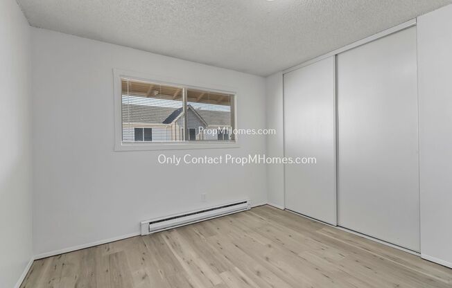 2 beds, 1 bath, $1,399, Unit 5504 SE Center Street  Unit D