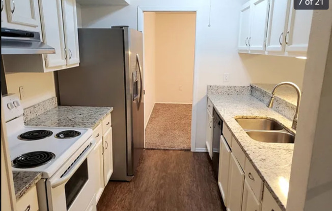 1 bed, 1 bath, $1,000, Unit Unit 1 Master