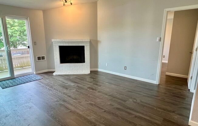 Woodinville ~ Woodland Hills Condo