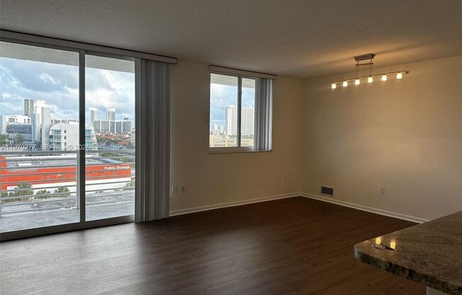 3 beds, 2 baths, $3,500, Unit UNIT 914