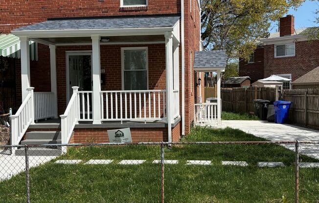 Beautifully Rebuilt Three Bedroom Duplex Near Four Mile Run and I-395