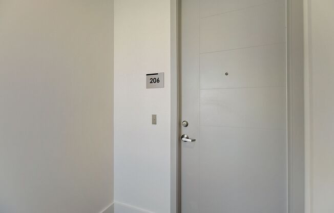 Studio, 1 bath, 371 sqft, $1,750, Unit 206