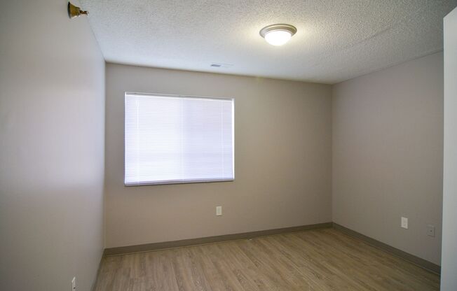 2 beds, 1 bath, 976 sqft, $945, Unit 107