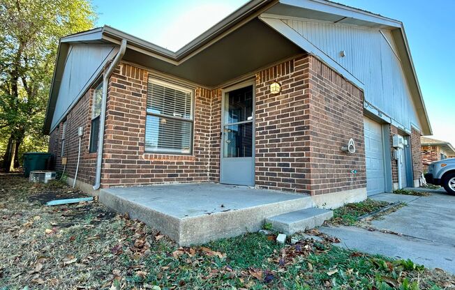 Two Bed One Bath Duplex In Edmond (See Contact Info Below)