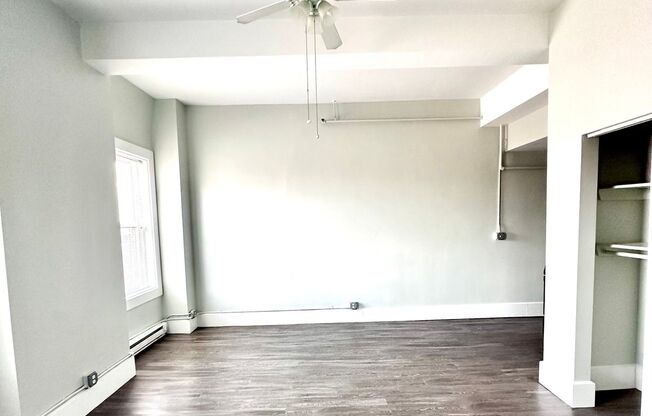 Studio, 1 bath, 430 sqft, $1,375, Unit 819