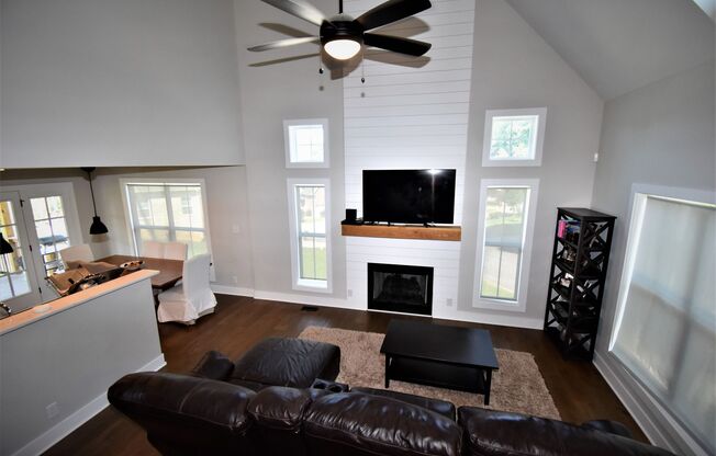 4 Bedroom 2 1/2 Bath Home For Rent in Gate Community!