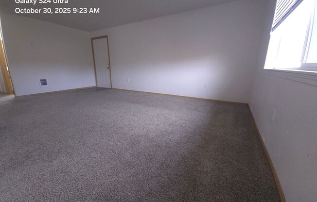 2 beds, 1 bath, 875 sqft, $1,295, Unit 127-49