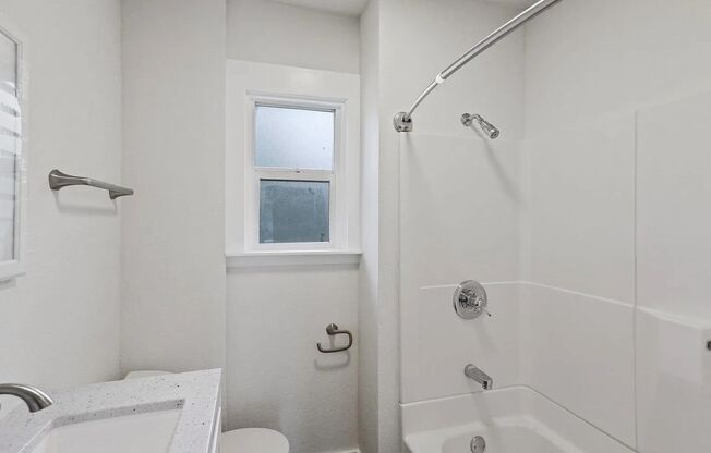 3 beds, 1 bath, $2,695