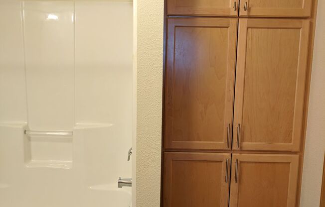 1 bed, 1 bath, 718 sqft, $985, Unit 627-307