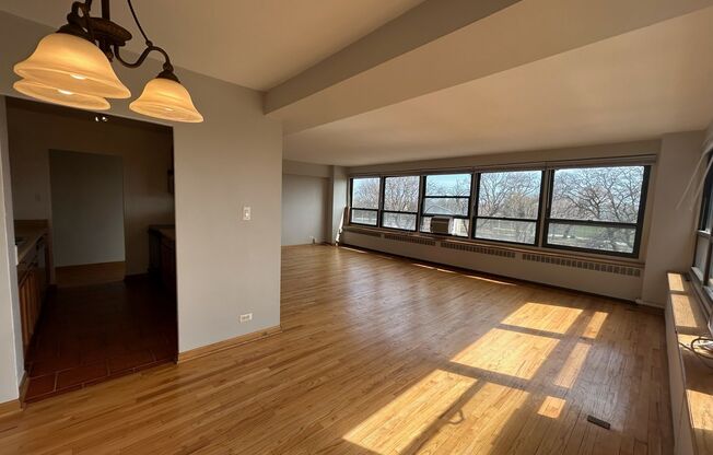 2 beds, 1 bath, 1,250 sqft, $2,700, Unit 418-0405