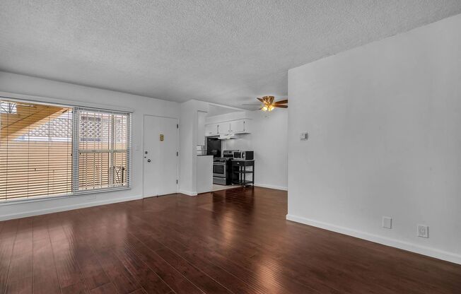 Great unit steps away from Montana!
