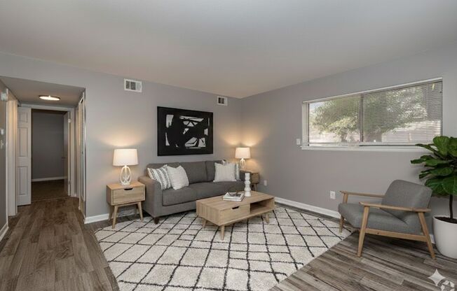 2 beds, 1 bath, 770 sqft, $850