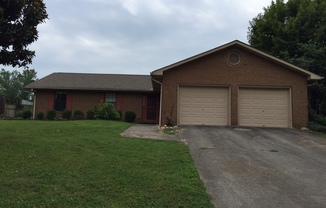 Maryville 37803 -  3 bedroom, 2 bath home with a  2-car garage & fenced yard - Contact Tom Parry 865-607-3649