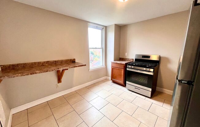 4 beds, 1 bath, $1,595, Unit Unit #2