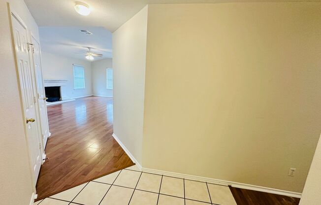 Awesome 3 Bed 2 Bath! Large Texas size home