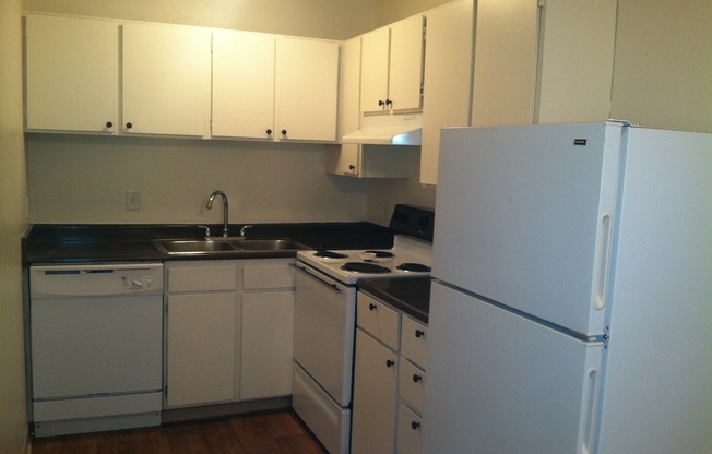 2 beds, 1 bath, 700 sqft, $1,250, Unit 02C