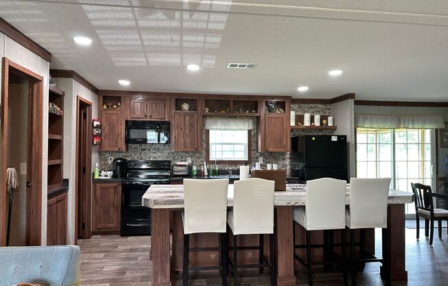 Charming Acrage Rental with Optional Barn Use – Country Living at Its Best!